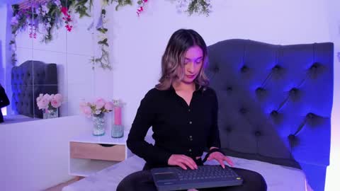 Snapshot of beccamilanni chatting on January 30, 1:09 pm beccamilanni online show from January 30, 1:09 pm