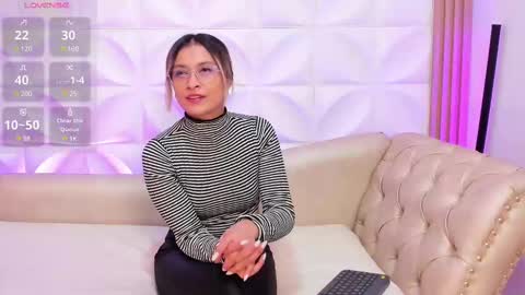 Snapshot of beccamilanni chatting on March 12, 12:36 pm beccamilanni online show from March 12, 12:36 pm