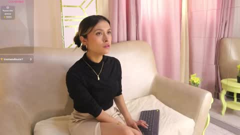 Snapshot of beccamilanni chatting on March 1, 1:18 pm beccamilanni online show from March 1, 1:18 pm