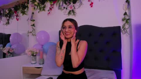 Snapshot of beccamilanni chatting on January 17, 12:31 pm beccamilanni online show from January 17, 12:31 pm