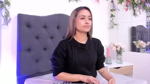 Snapshot of beccamilanni chatting on December 14, 12:44 pm beccamilanni online show from December 14, 12:44 pm