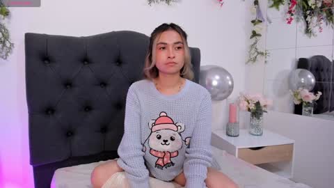 Snapshot of beccamilanni chatting on December 19, 12:56 pm beccamilanni online show from December 19, 12:56 pm
