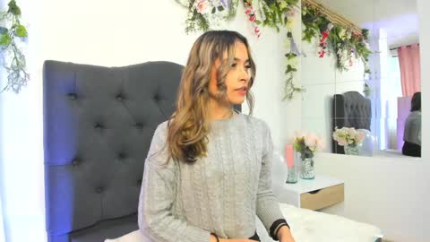 Snapshot of beccamilanni chatting on December 3, 12:59 pm beccamilanni online show from December 3, 12:59 pm