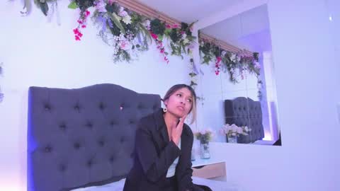Snapshot of beccamilanni chatting on February 17, 12:49 pm beccamilanni online show from February 17, 12:49 pm