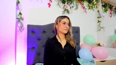 Snapshot of beccamilanni chatting on December 5, 1:06 pm beccamilanni online show from December 5, 1:06 pm