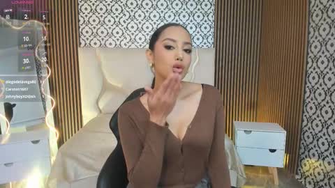 BELLA online show from October 24, 3:41 pm