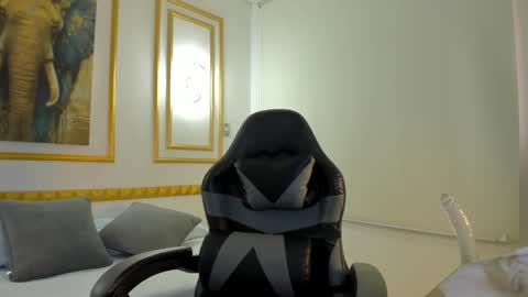 B E L L A online show from March 17, 7:07 pm