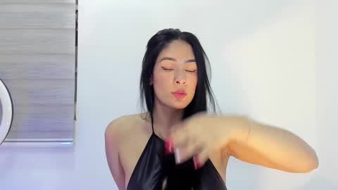 Laura online show from December 14, 9:53 pm