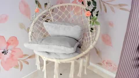 Mia online show from September 11, 4:51 pm