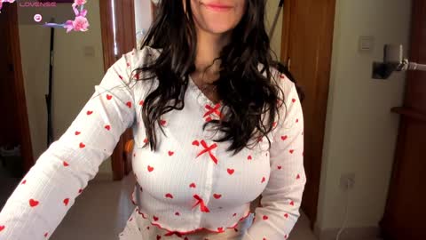 Snapshot of bella_pocahontas3 chatting on January 22, 10:29 am bella_pocahontas3 online show from January 22, 10:29 am