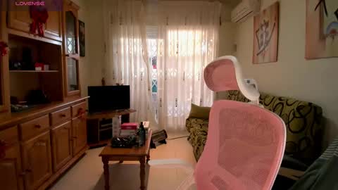 Snapshot of bella_pocahontas3 chatting on February 24, 7:31 am bella_pocahontas3 online show from February 24, 7:31 am