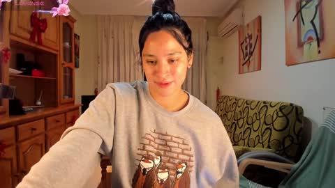 Snapshot of bella_pocahontas3 chatting on January 18, 5:31 am bella_pocahontas3 online show from January 18, 5:31 am