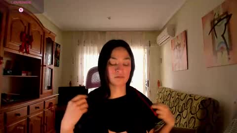 Snapshot of bella_pocahontas3 chatting on February 25, 9:53 am bella_pocahontas3 online show from February 25, 9:53 am