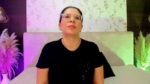 Snapshot of bella_rousse12 chatting on October 4, 11:49 am Bella online show from October 4, 11:49 am