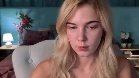 Bella online show from November 30, 8:18 am