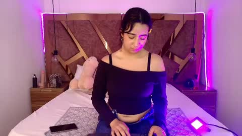 Bella Swwan  online show from June 1, 8:43 pm