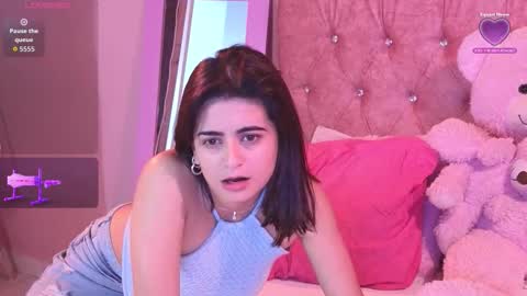 bella_thixx online show from October 25, 6:21 am