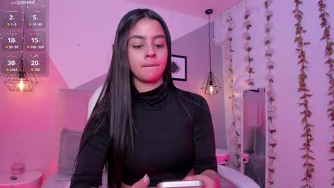 BELLA online show from December 22, 8:34 pm