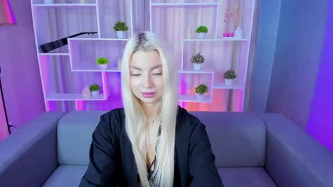 Bella online show from May 9, 1:02 pm
