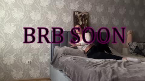 bellaparker_ online show from February 7, 9:16 am