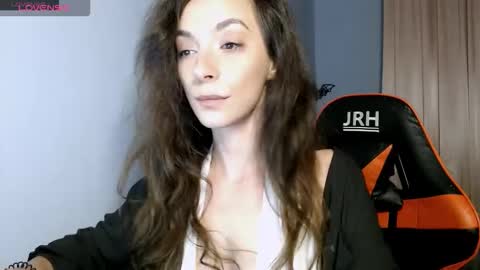 bellaqueen0701 online show from December 15, 10:59 pm