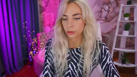 Bella online show from November 2, 1:58 pm