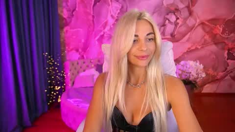 Bella online show from September 19, 8:30 pm