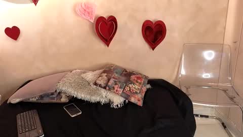 bellarooux online show from March 3, 11:49 am