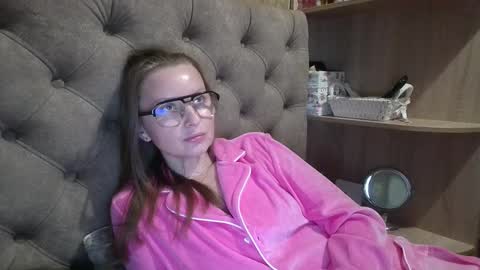 Amelia online show from October 22, 6:02 pm