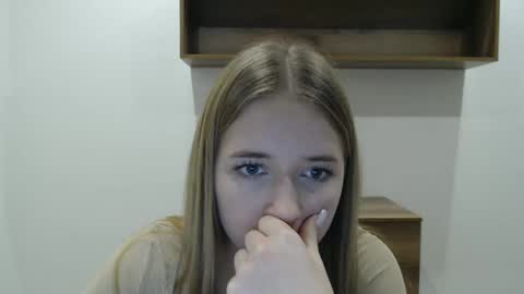 bellochka_ online show from December 19, 11:57 am