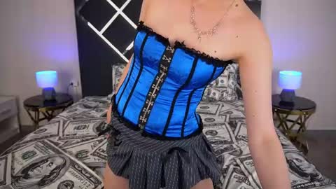 Violette online show from June 26, 9:05 pm