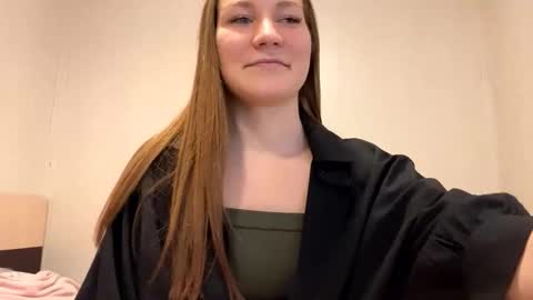 Mia online show from January 12, 7:52 pm