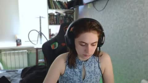 beverly_yay online show from June 8, 2:40 pm