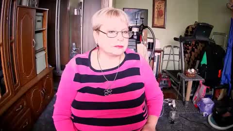 Snapshot of beverlyqcynia chatting on October 20, 11:35 am BeverlyQCynia online show from October 20, 11:35 am