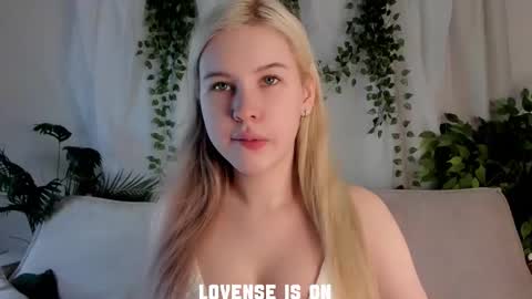 Eliz online show from November 23, 1:52 am