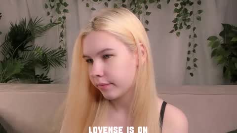 Eliz online show from November 15, 1:28 am