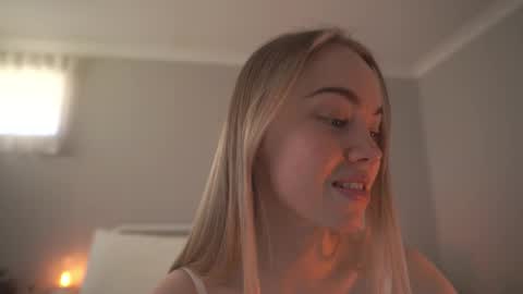 Snapshot of bibi_it_is chatting on October 12, 1:52 am Bibi online show from October 12, 1:52 am