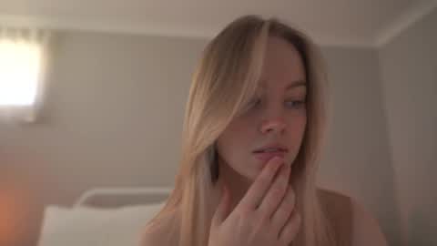 Snapshot of bibi_it_is chatting on March 5, 1:21 am Bibi online show from March 5, 1:21 am