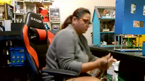 the Mini mami online show from November 5, 11:04 am