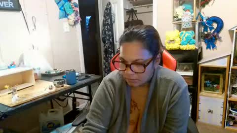 the Mini mami online show from December 2, 12:07 pm