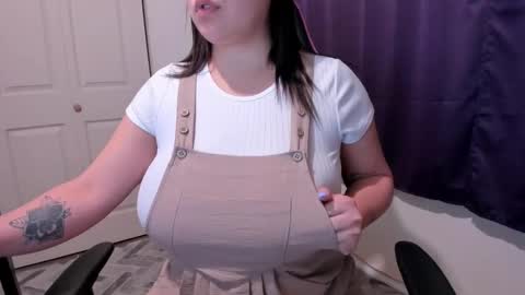 Snapshot of bigt3ti chatting on January 16, 1:37 am  Nubia  online show from January 16, 1:37 am