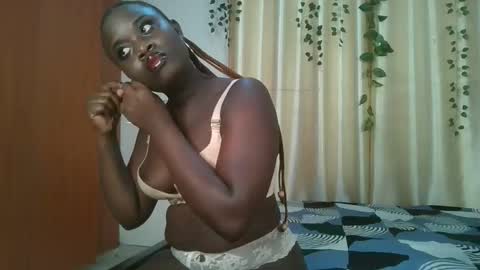 bigtits_baddie online show from December 1, 1:47 pm