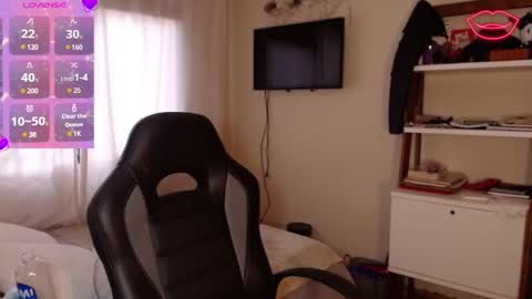 Snapshot of biigbooty_ chatting on December 19, 10:21 pm biigbooty_ online show from December 19, 10:21 pm