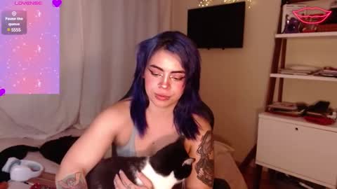 Snapshot of biigbooty_ chatting on December 7, 5:26 am biigbooty_ online show from December 7, 5:26 am