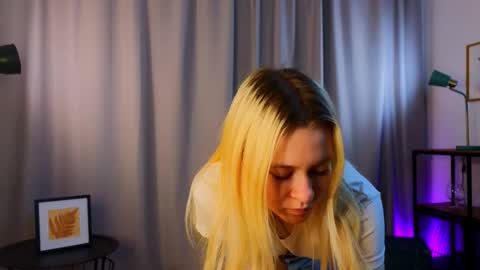 Alice online show from April 12, 3:48 pm