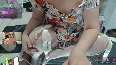 bisex woman online show from November 6, 9:32 pm