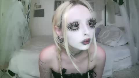 vampire fang  online show from March 13, 7:15 pm