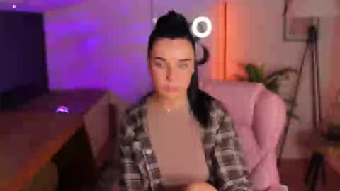 Snapshot of black___barbie chatting on October 16, 7:49 pm Black Barbie online show from October 16, 7:49 pm