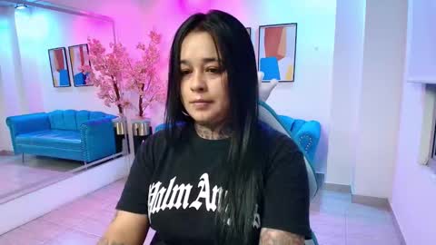 Snapshot of black_roseee chatting on October 21, 3:43 am Rousse online show from October 21, 3:43 am