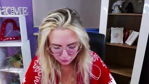 Z O E Y online show from February 4, 6:49 am